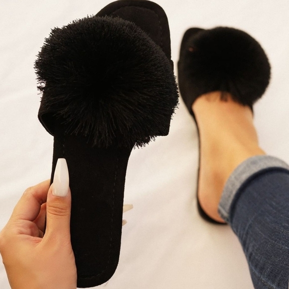 Just In 💗 glam on night sleepers - Picture 2 of 7